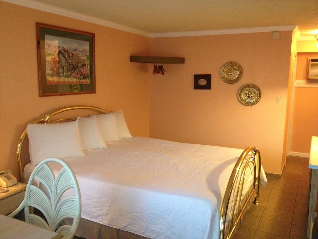 Victorian Inn Sparks Room photo