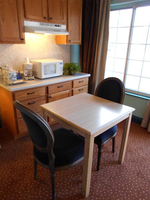 Victorian Inn Sparks Room photo