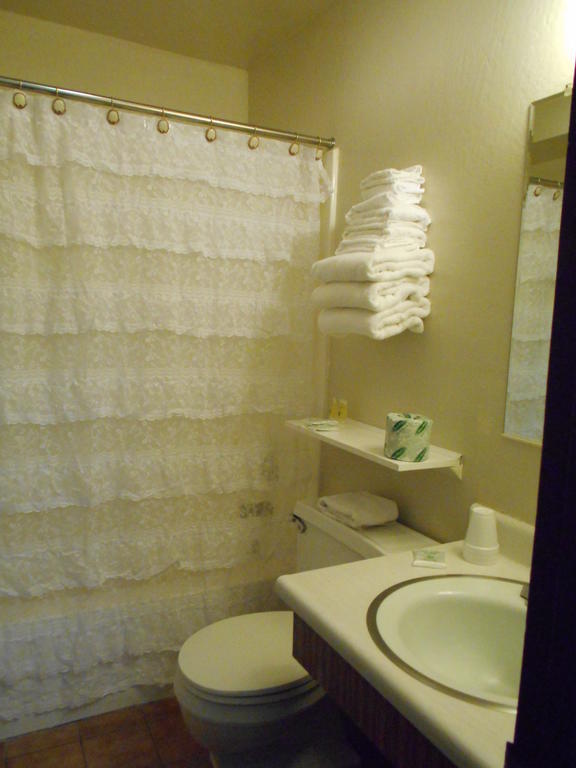 Victorian Inn Reno Room photo