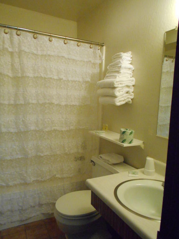 Victorian Inn Sparks Room photo