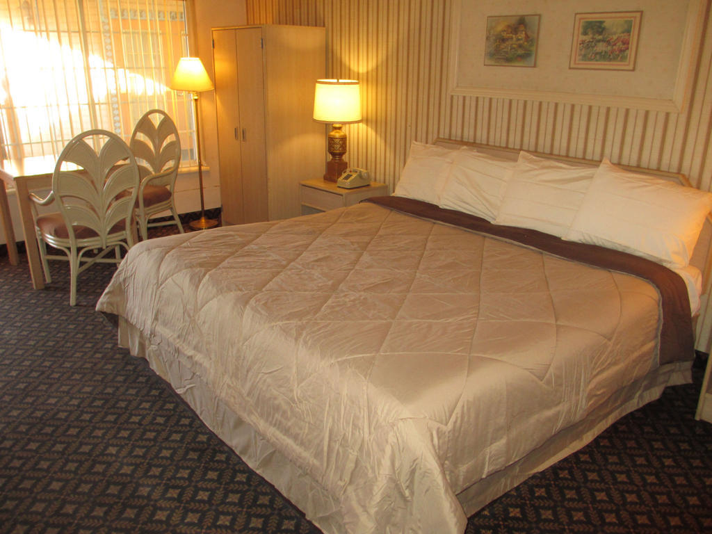 Victorian Inn Reno Room photo